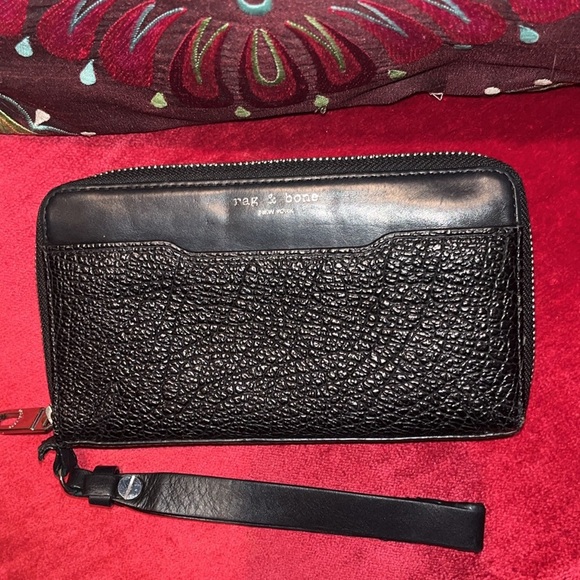 Rag & Bone black textured zip up wallet/ wristlet leather one size 7” X 4” - Picture 2 of 11